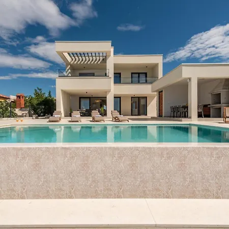 Vila Infinity *